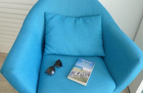 Carnac Apartment | Experience Le Bulot Bleu: Oceanfront Haven with Bikes