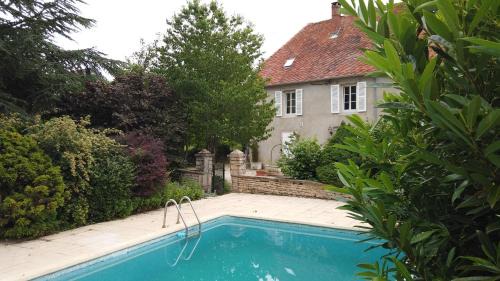 Chatenois Bed & Breakfast | Cozy Oceanfront Retreat at Le Cèdre Bleu - Guest Rated 8/10