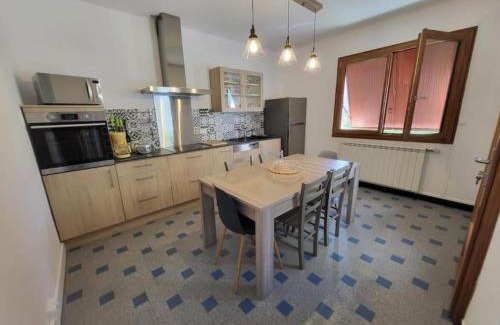 Les Vans House | Experience Le Cèdre: Top-Rated Stay for Families & Pets