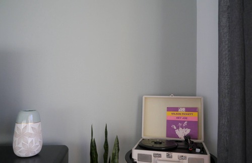 Ramonville-Saint-Agne Apartment | Experience Le Céleste T3: Pet-Friendly Haven with Breakfast