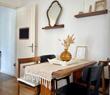 Chartres Apartment | Historic T1 Quartier - Steps from the Cathedral