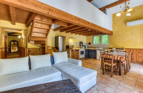 Fourques House | Discover Le Cézanne: Pet Friendly with Private Pool Access
