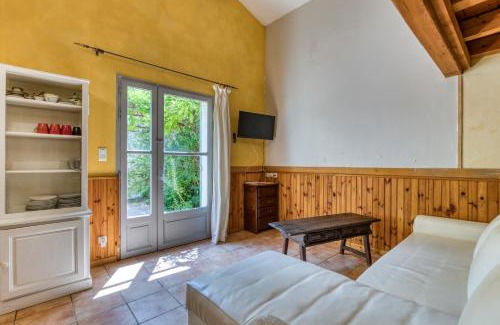 Fourques House | Discover Le Cézanne: Pet Friendly with Private Pool Access