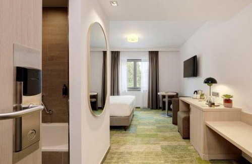 Waterloo Hotel | Discover Le Côté Vert: 4-Star Comfort & Pet-Friendly Stays