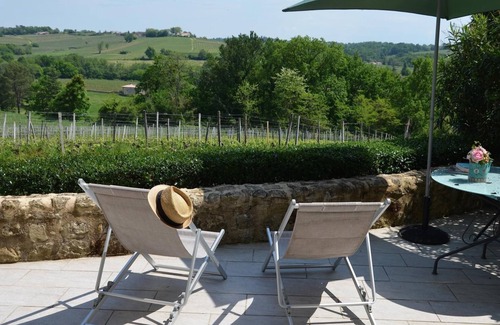 Laroque House | Discover Le Côteau des Vignes: Family-Friendly Retreat
