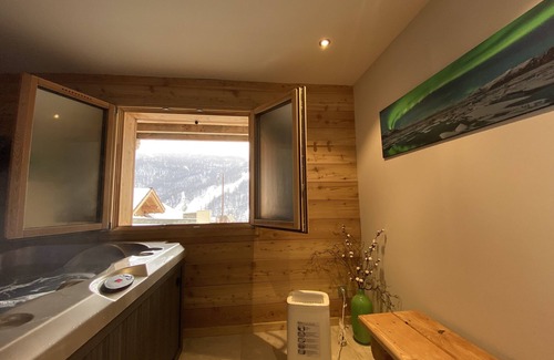 Saint-Chaffrey Ski Chalet | Unforgettable Le Chalet Panoramique with Scenic Spa & Pool