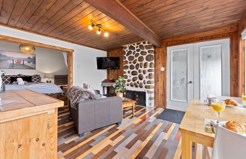 Sainte-Lucie-des-Laurentides Ski Chalet | ☀️ Le1617 - Private dock, Lake- Chalets in the north ☀️