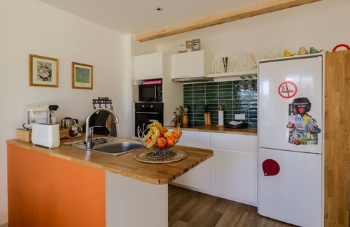 Salin-de-Giraud House | Idyllic Le Cabanon de Virginie with Garden Terrace Escape