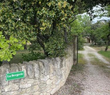 Grignan Bed & Breakfast | Le cabanon de la bergerie