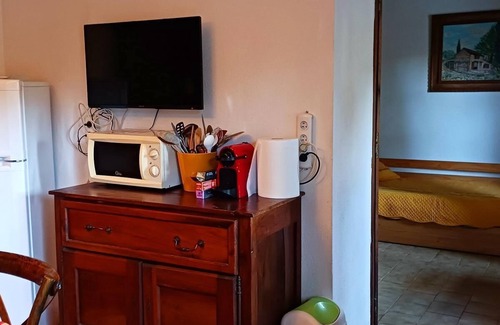 Lorgues House | Discover Le Cabanon de ma mère: Family & Pet Friendly Stay