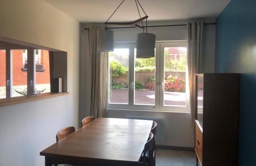 Nielles-les-Blequin House | Inviting Le Cabinet de Benoni: Family-Friendly Retreat