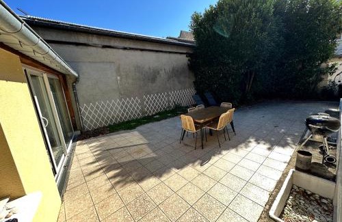 Pont-l'Eveque Apartment | Peaceful Retreat in the Heart of the City