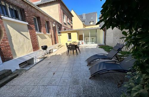 Pont-l'Eveque Apartment | Peaceful Retreat in the Heart of the City