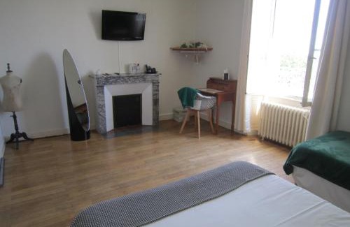 Ruille-Froid-Fonds Hotel | Experience Comfort at Le Camélia - Rated 9.1/10, Pet Friendly