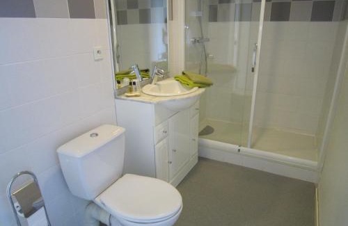 Ruille-Froid-Fonds Hotel | Experience Comfort at Le Camélia - Rated 9.1/10, Pet Friendly