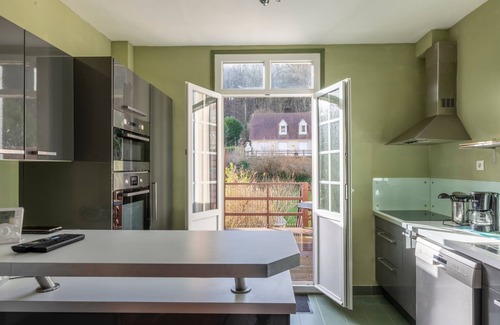 Yport House | Le Camélia - Cozy Retreat Steps from the Beach