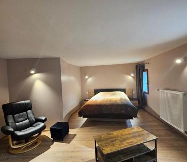 Porta Hotel | Discover Le Campcardos: Family-Friendly with Essential Amenities