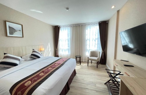 Chiang Mai Hotel | Oceanfront Bliss at Le Cannes Hotel - 4-Star Experience