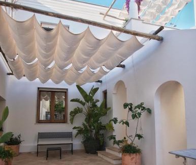 Anacapri House | Discover Le Cantinelle: 4-Star Family & Pet-Friendly Retreat
