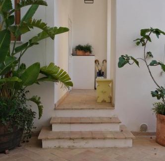 Anacapri House | Discover Le Cantinelle: 4-Star Family & Pet-Friendly Retreat