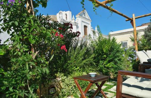 Anacapri House | Discover Le Cantinelle: 4-Star Family & Pet-Friendly Retreat