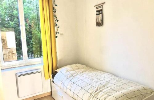 9th Arrondissement Apartment | Discover Le Canut de St Just - Family-Friendly Retreat