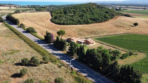 Piombino Apartment | Inviting Oceanfront Stay at Le CaRaMeLle di Baratti