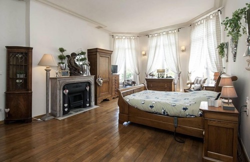 Le Cateau-Cambresis House | Discover Le Carré des Arts: Perfect for Families & Leisure