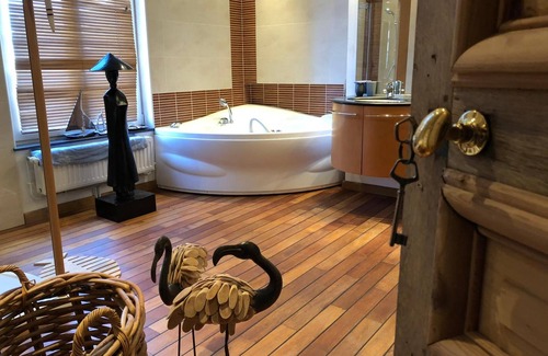 Le Cateau-Cambresis House | Discover Le Carré des Arts: Perfect for Families & Leisure