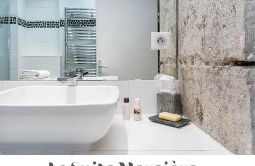 Les Cordeliers Apartment | Stylish Le Carré Mercière Apartments in Central Lyon
