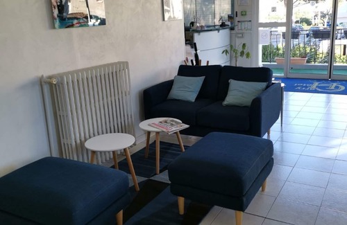 Carry-le-Rouet Hotel | Relax at Le Carry Hôtel: Family-Friendly with Breakfast!