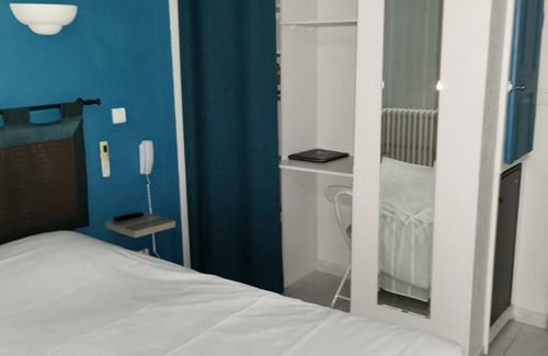 Carry-le-Rouet Hotel | Relax at Le Carry Hôtel: Family-Friendly with Breakfast!