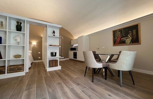 Rione XI Sant'Angelo Apartment | Stylish Stay at Le Case Dell'Orologio - Pantheon App B