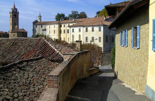 Monforte d'Alba Hotel | Experience Le Case della Saracca: 4-Star Guest Rated Bliss