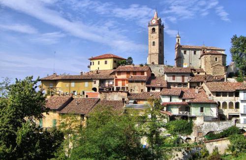 Monforte d'Alba Hotel | Experience Le Case della Saracca: 4-Star Guest Rated Bliss