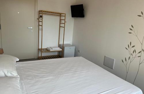 Pacengo House | Cozy Le Casette A: Family-Friendly Rooms with Private Bath