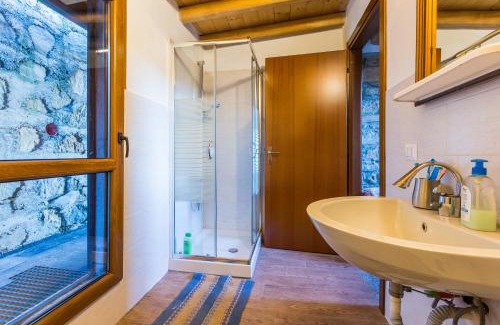 Colonno House | Oceanfront Escape at Le Casette di Laila - Rated 9.1/10