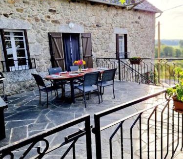 Estaing House | Charming Le Casimir: Family & Pet-Friendly Retreat in Estaing
