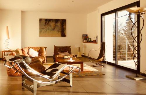 Saint-Mathieu-de-Treviers Bed & Breakfast | Experience Le Castellas du Pic St Loup with Ocean Views