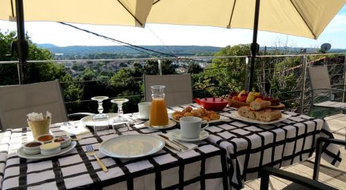 Saint-Mathieu-de-Treviers Bed & Breakfast | Experience Le Castellas du Pic St Loup with Ocean Views