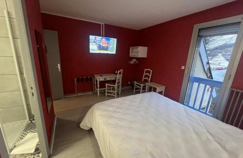 Thiezac Hotel | Discover Le Castel du Cantal: Family-Friendly Retreat
