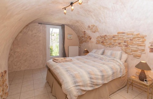 Laragne-Monteglin Bed & Breakfast | Guest Rated 10/10: Le Castelet-Arzeliers with Pool & Breakfast