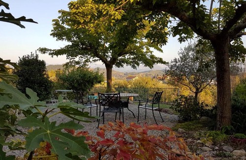 Laragne-Monteglin Bed & Breakfast | Guest Rated 10/10: Le Castelet-Arzeliers with Pool & Breakfast