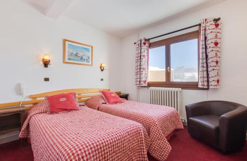 Viel-Alpe Hotel | Discover Le Castillan: Family-Friendly Getaway with Hot Tub