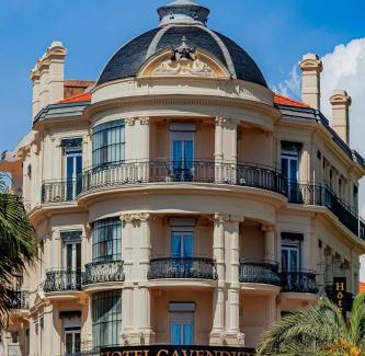 Cannes City Centre Hotel | Discover Le Cavendish: 4-Star Comfort with Family-Friendly Amenities