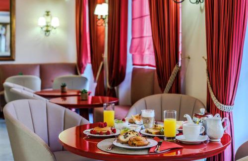 Cannes City Centre Hotel | Discover Le Cavendish: 4-Star Comfort with Family-Friendly Amenities