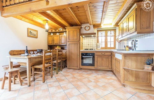 Chindrieux House | Discover LE CELLIER DES CARABINS with Scenic Lake Views
