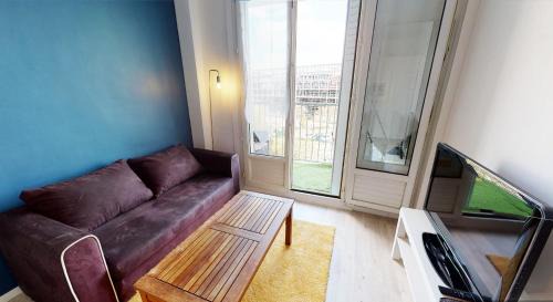 Fontaine Lestang-Bagatelle-Papus-Tabar-Bordelongue House | Private Room at Le Central with Cozy Lounge and Terrace