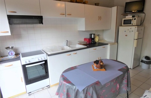 Linxe House | Cozy Le Cerf Gîte in Linxe: Family & Pet Friendly Stay