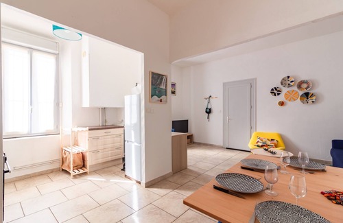 Carcassonne Apartment | Spacious Le Cerisier des 4 Chemins with Spa & Breakfast